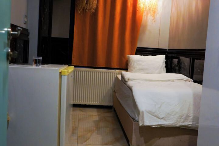 Room 30 of 33