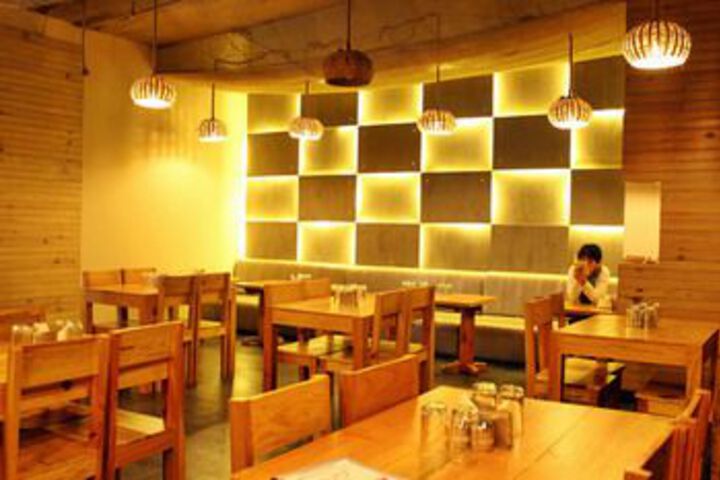 Dining 36 of 38