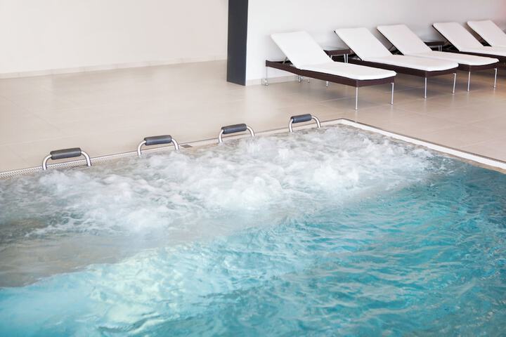Pool 10 of 31
