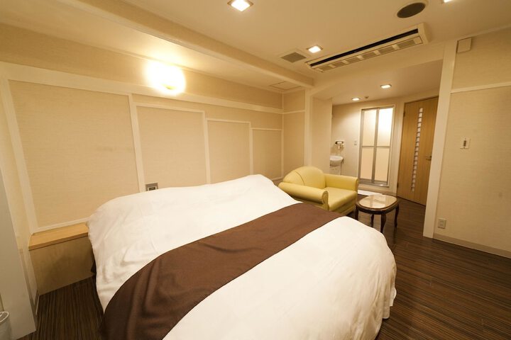 Room 5 of 25