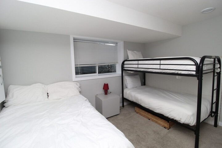 Room 34 of 543