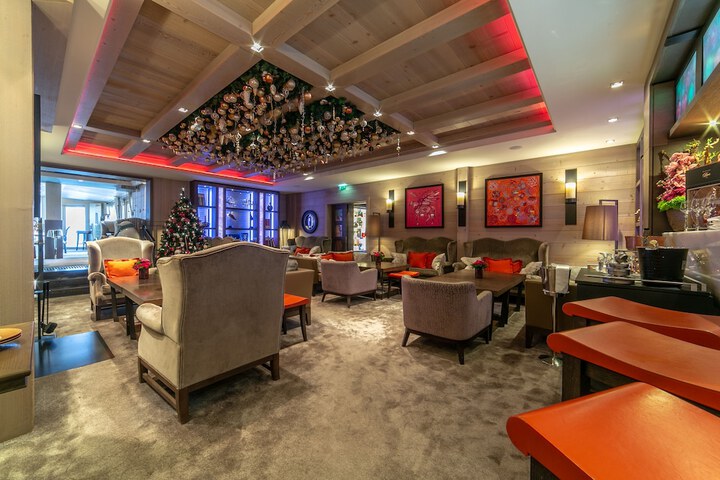 Lounge 179 of 186