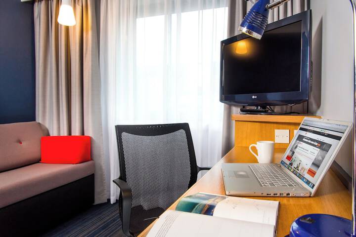 Room 12 of 33