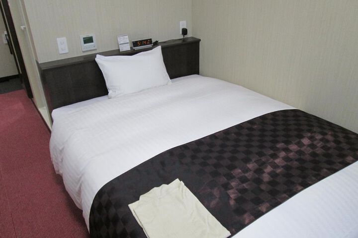 Room 12 of 48