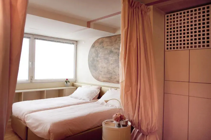 Room 3 of 18