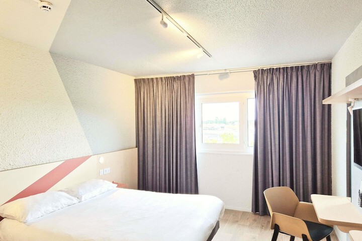 Room 22 of 54