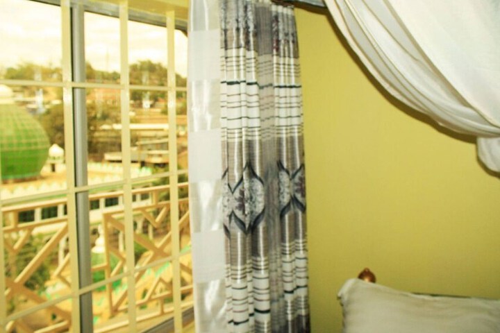 Room 7 of 16