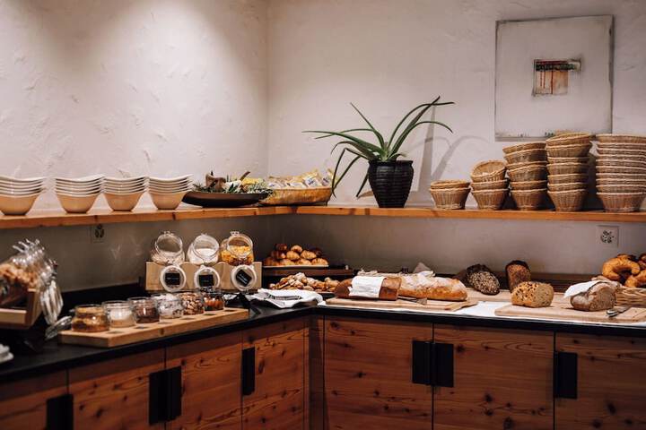 Breakfast/Coffee Service 48 of 73