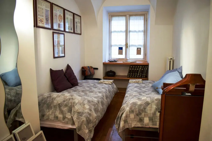 Room 5 of 19