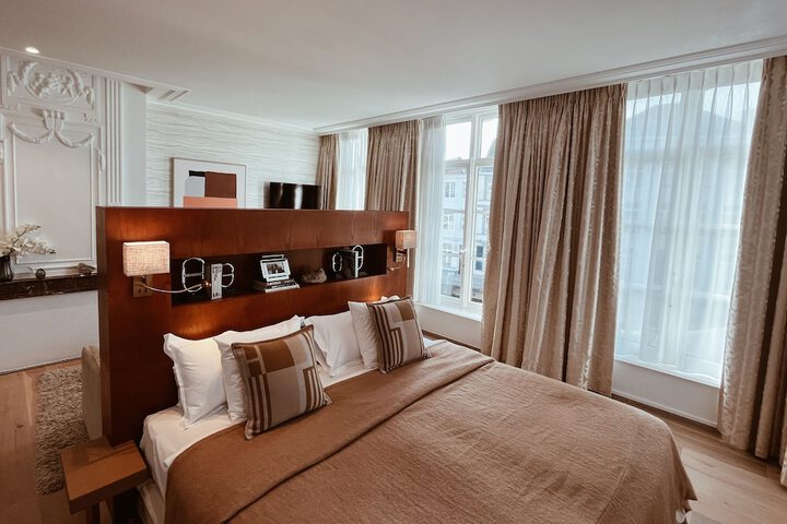 Room 17 of 49