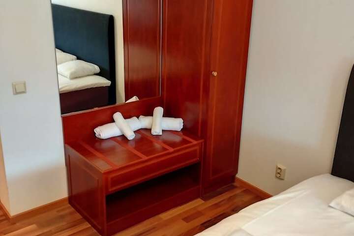 Room 37 of 140