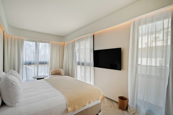 Room 27 of 72