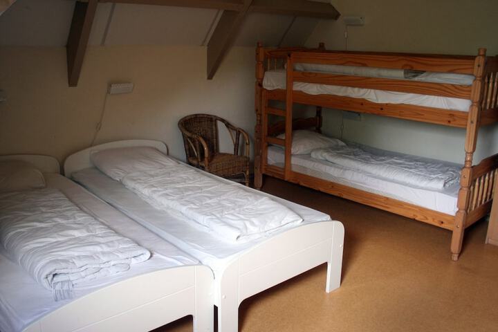 Room 8 of 42
