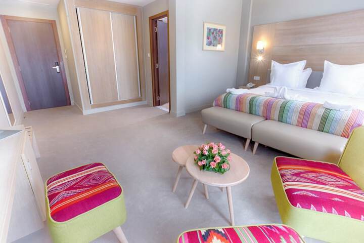 Room 12 of 37