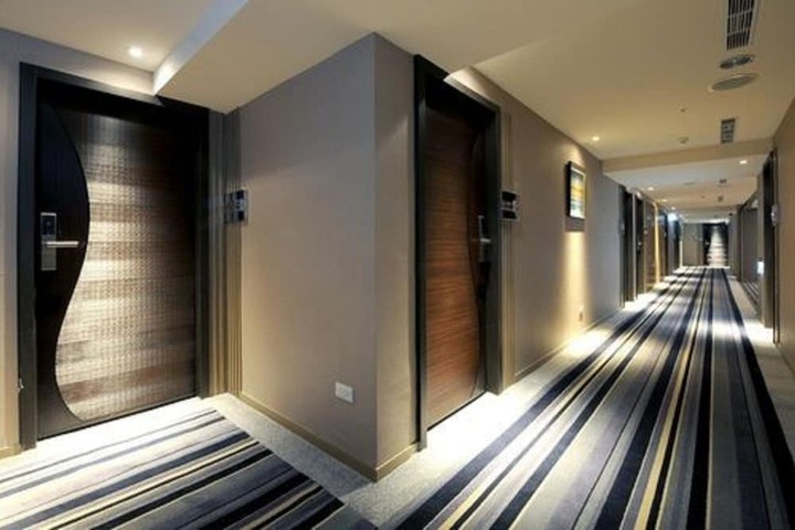 Ballroom/Hall 15 of 19