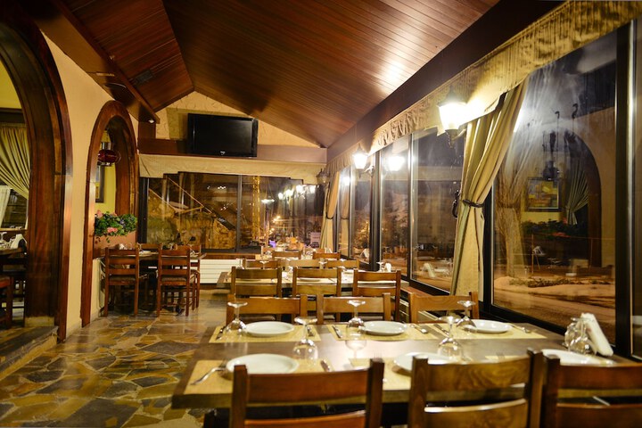 Dining 26 of 55