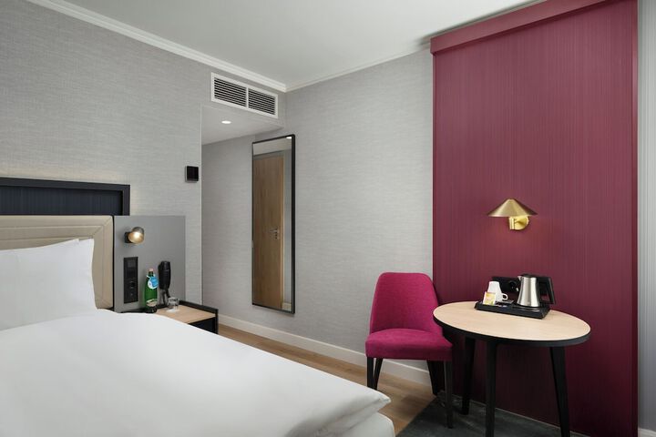 Room 17 of 42