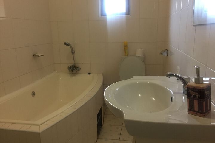 Room 12 of 20