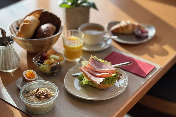Breakfast/Coffee Service 10 of 11