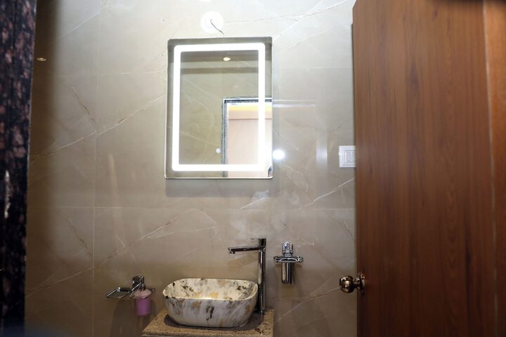 Room 18 of 27