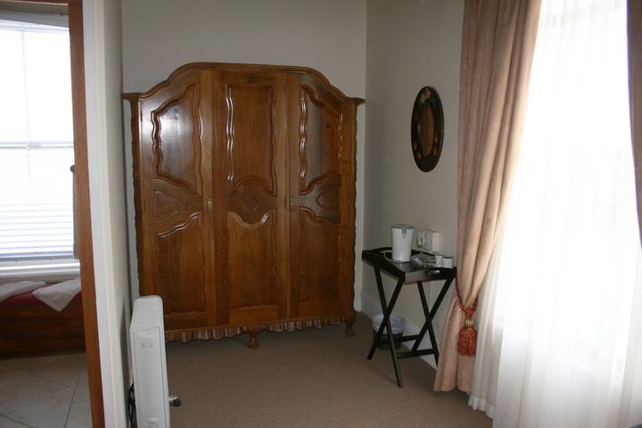 Room 41 of 198
