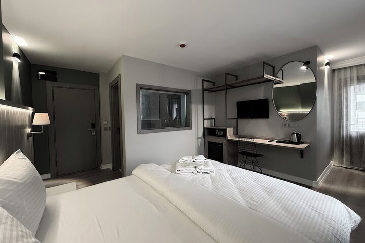 Room 45 of 222
