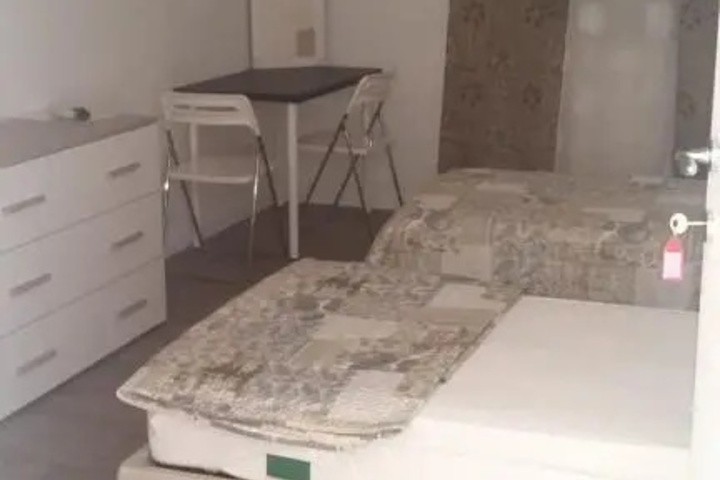 Room 2 of 5