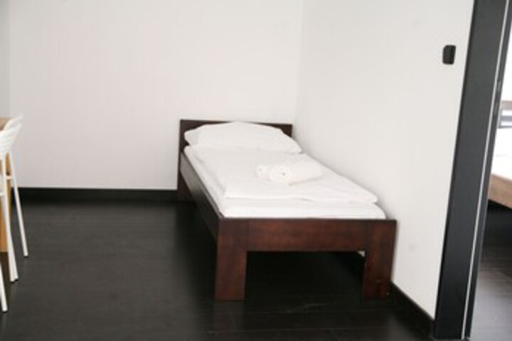Room 87 of 275