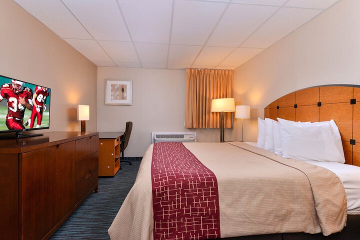 Business King Bed (3 of 13)