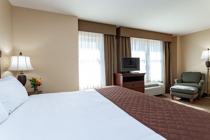 Executive King Bed (32 of 37)