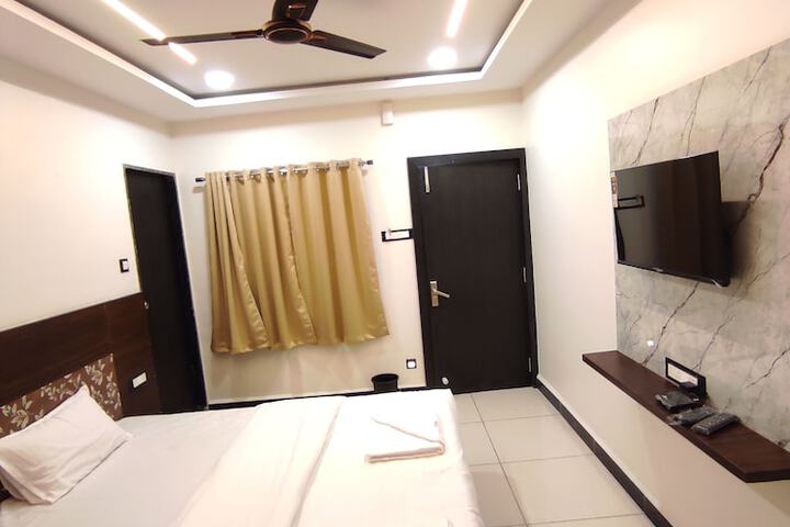 Room 13 of 48