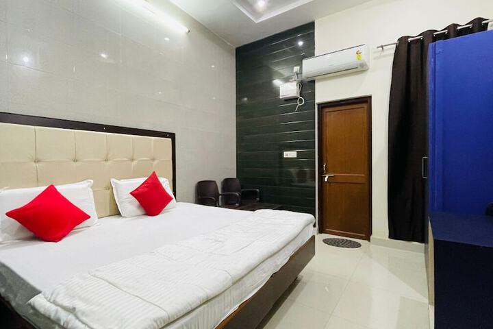 Room 2 of 9
