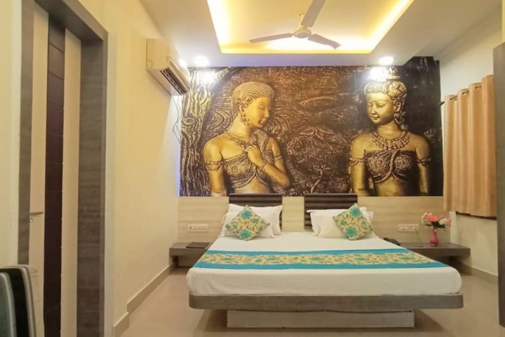 Room 12 of 25