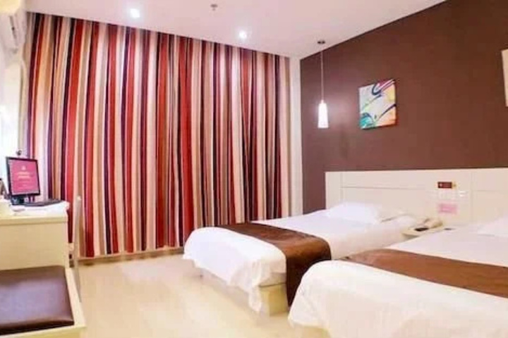 Room 3 of 8