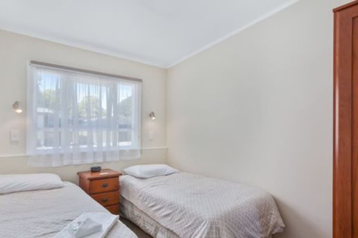 Room 9 of 37