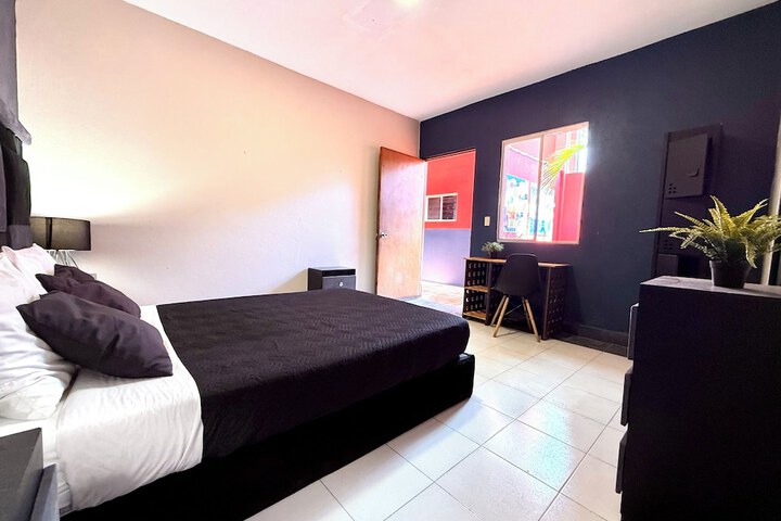 Room 9 of 28