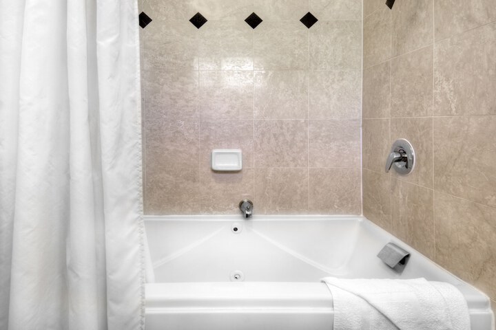 Jetted tub