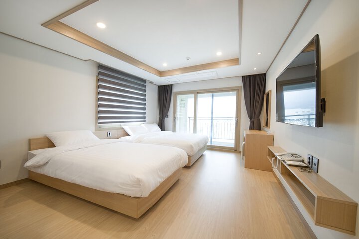 Room 9 of 35