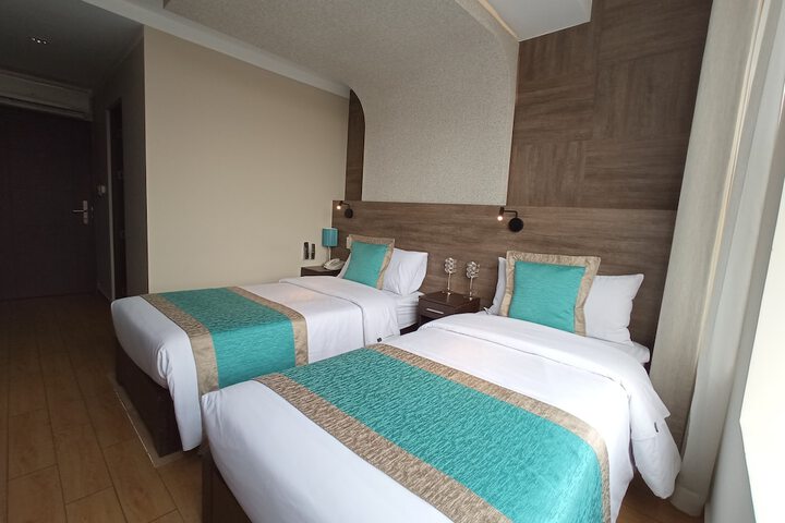 Room 12 of 74