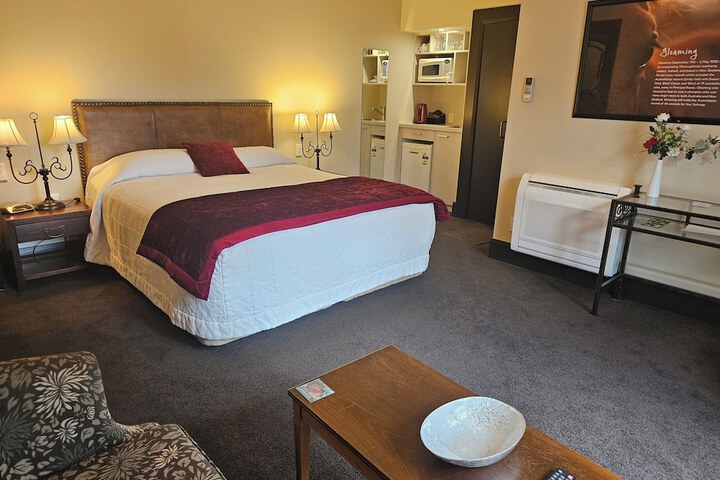 Room 53 of 104