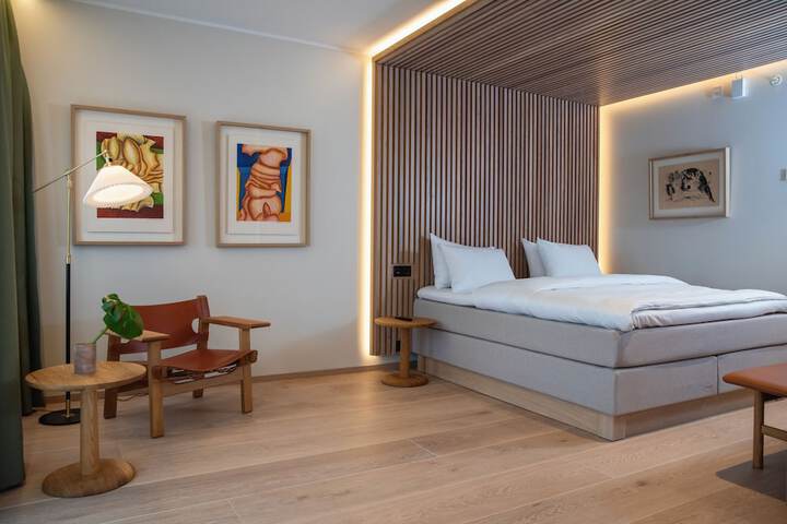 Room 6 of 24