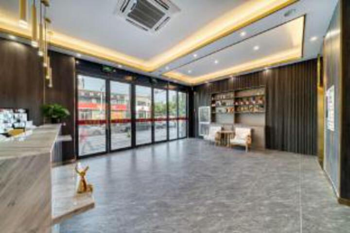 Longyin Hotel