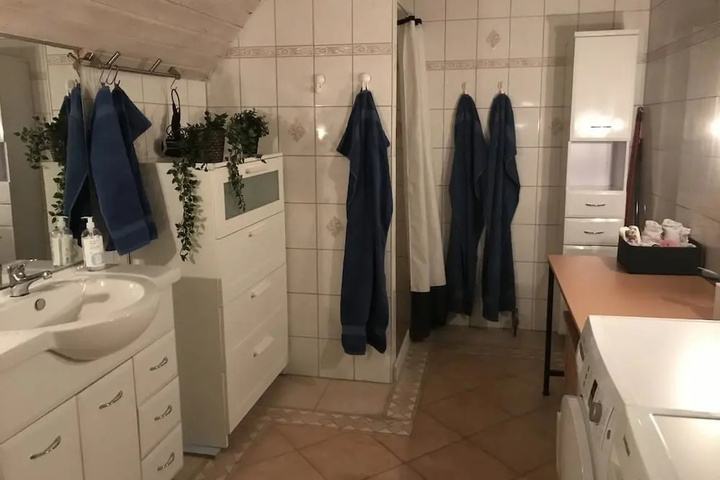 Room 6 of 21