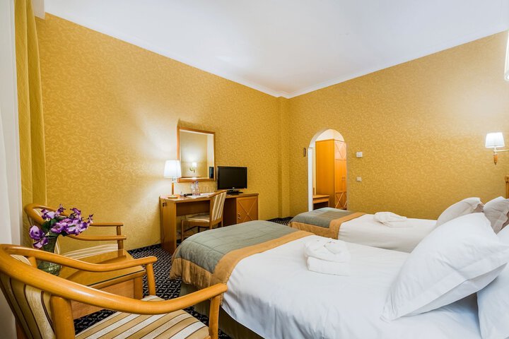 Room 21 of 47