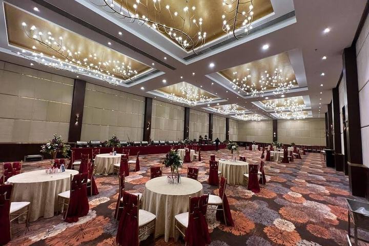 Ballroom/Hall 97 of 115