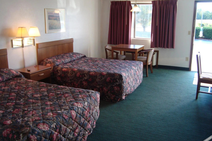 Photo of LOGAN LODGE MOTEL URBANA