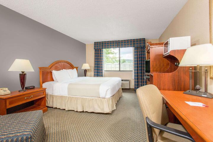 Room 6 of 27