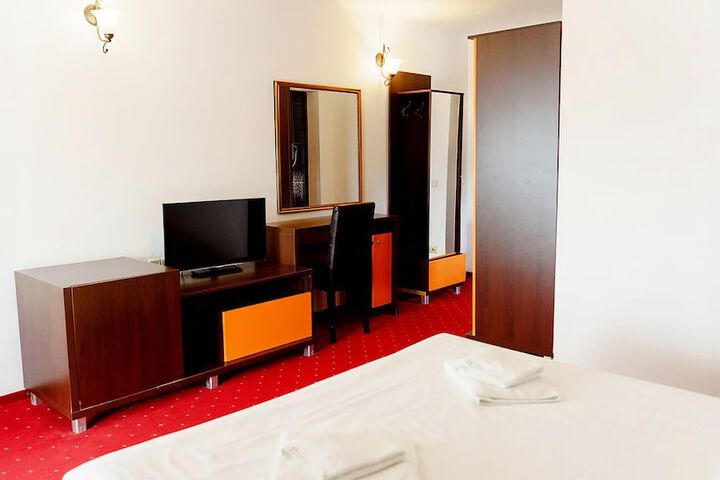 Room 54 of 191