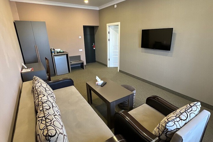 Room 13 of 40
