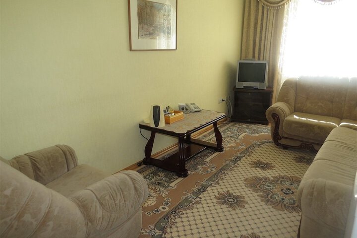 Room 19 of 38
